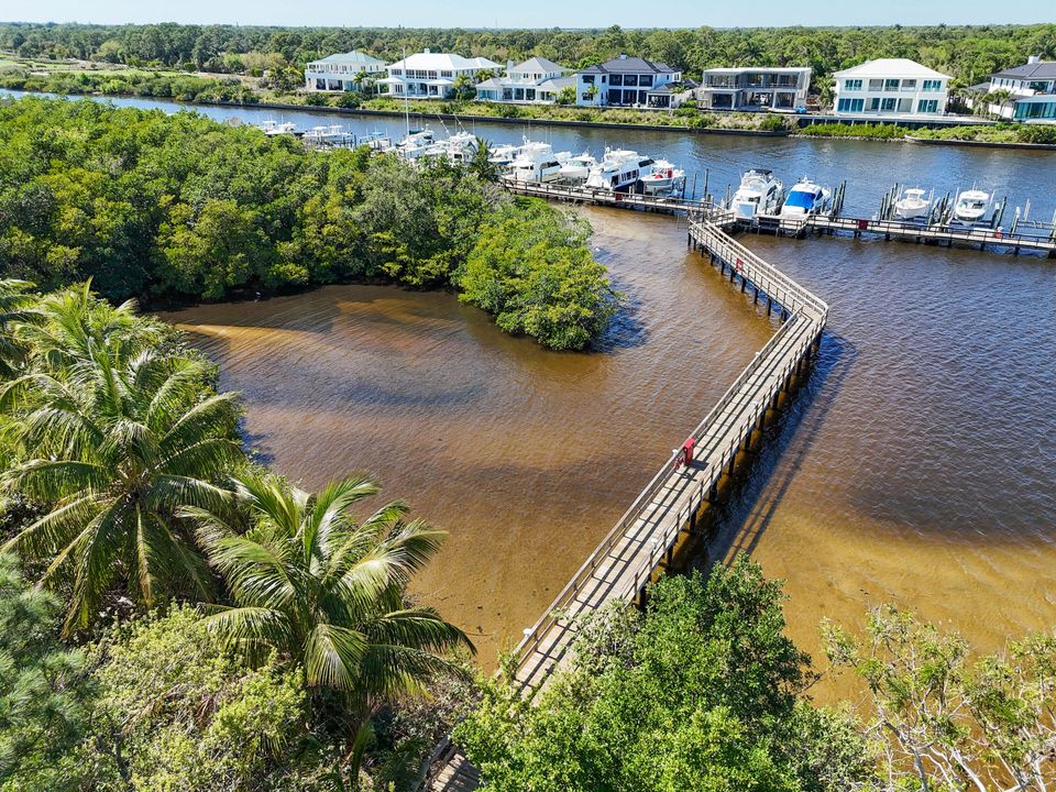 Под контрактом: $769,900 (3 спален, 3 ванн, 2750 Квадратных фут)