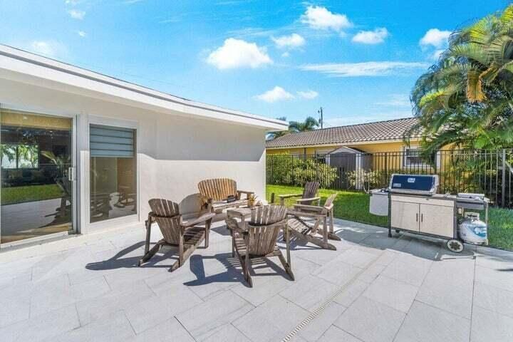 Active With Contract: $7,000 (3 beds, 2 baths, 1970 Square Feet)