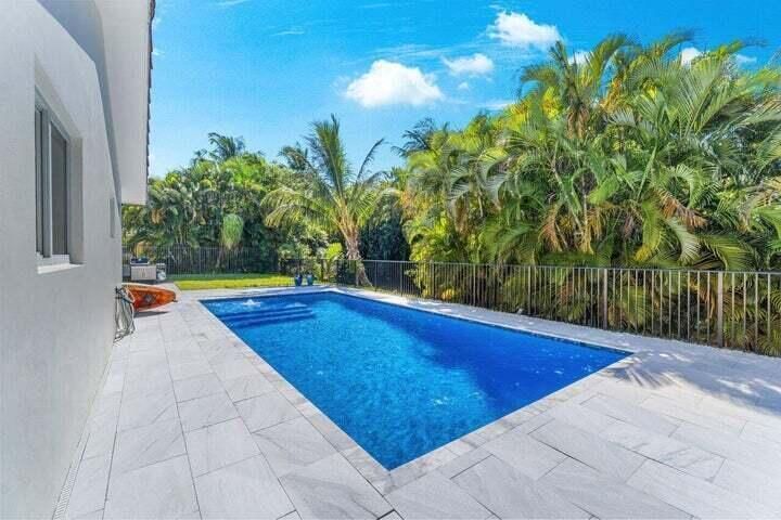 Active With Contract: $7,000 (3 beds, 2 baths, 1970 Square Feet)