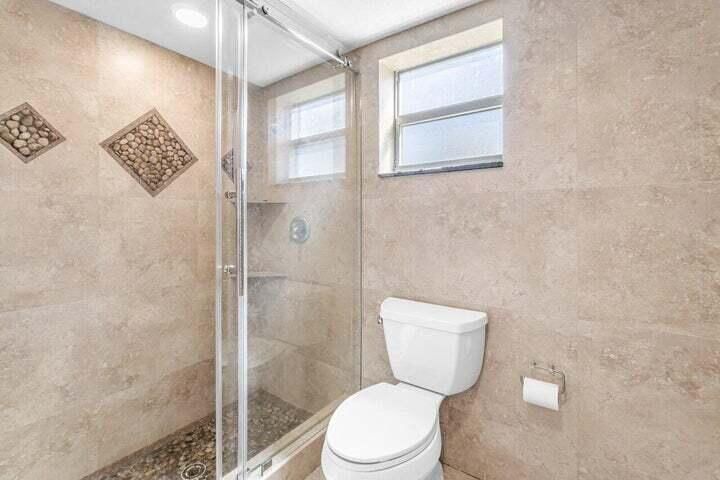 Active With Contract: $7,000 (3 beds, 2 baths, 1970 Square Feet)