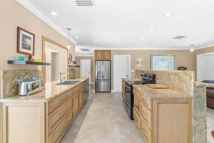 Active With Contract: $7,000 (3 beds, 2 baths, 1970 Square Feet)