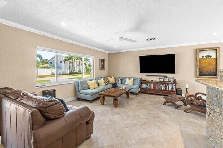 Active With Contract: $7,000 (3 beds, 2 baths, 1970 Square Feet)