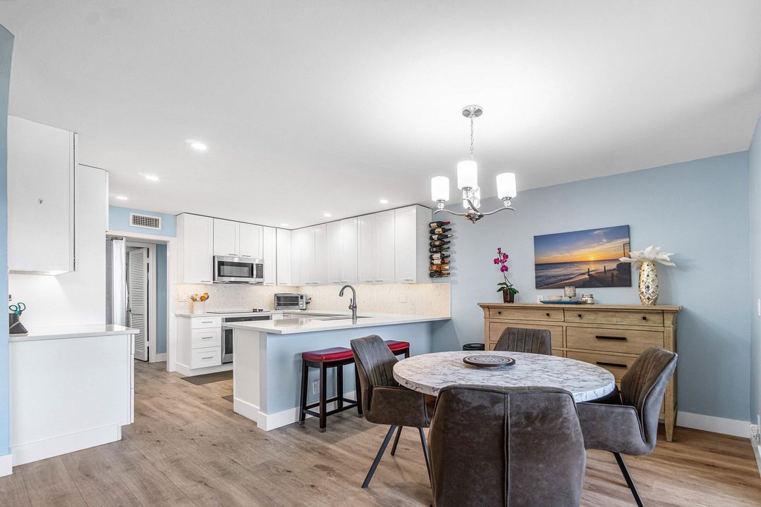 Activo con contrato: $835,000 (3 camas, 3 baños, 2368 Pies cuadrados)