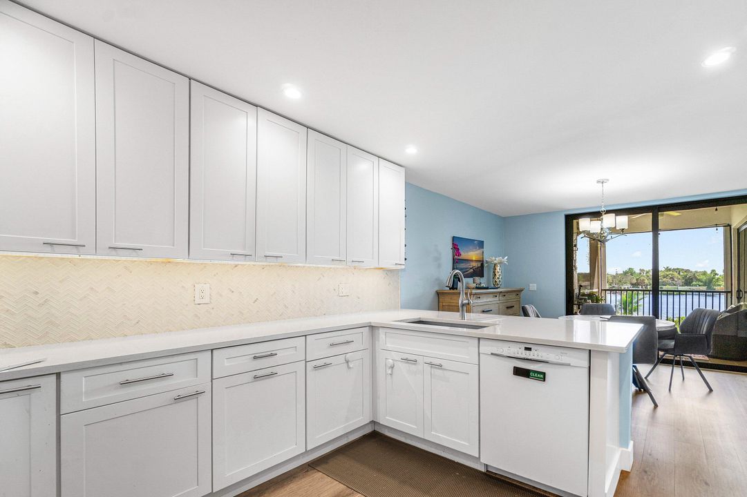 Activo con contrato: $835,000 (3 camas, 3 baños, 2368 Pies cuadrados)