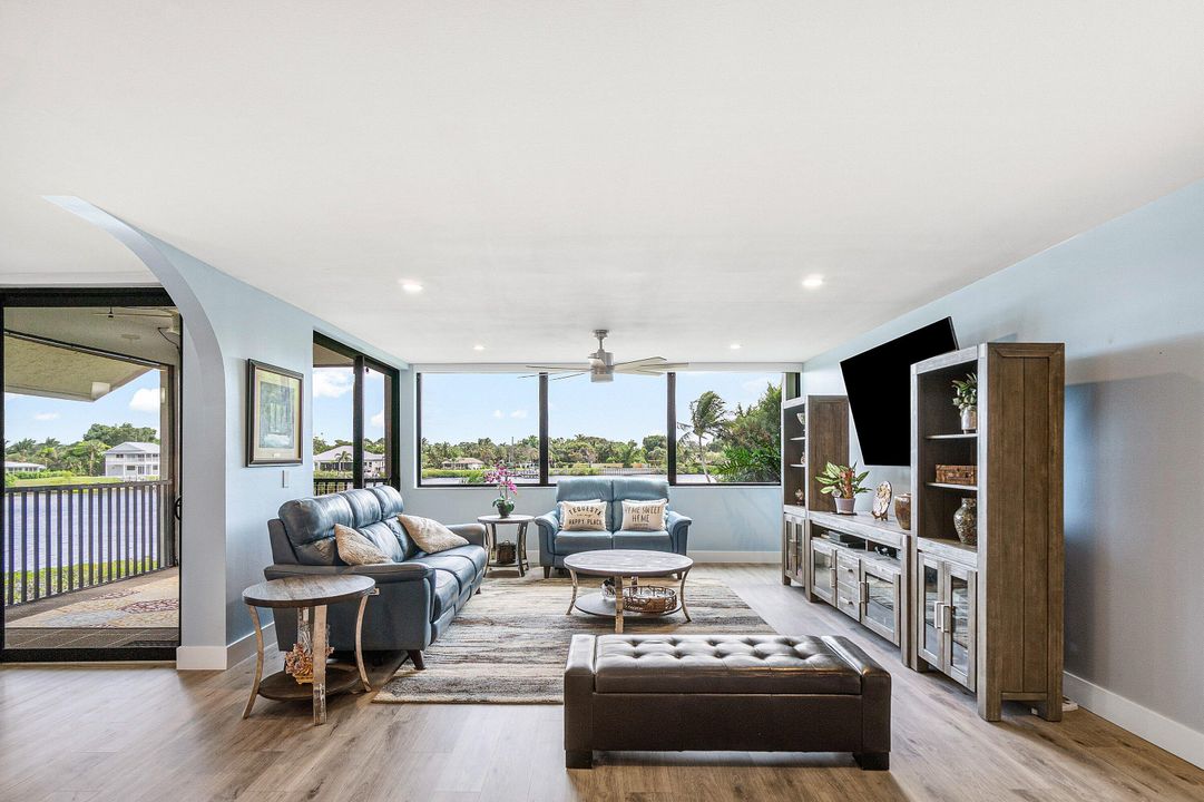 Activo con contrato: $835,000 (3 camas, 3 baños, 2368 Pies cuadrados)