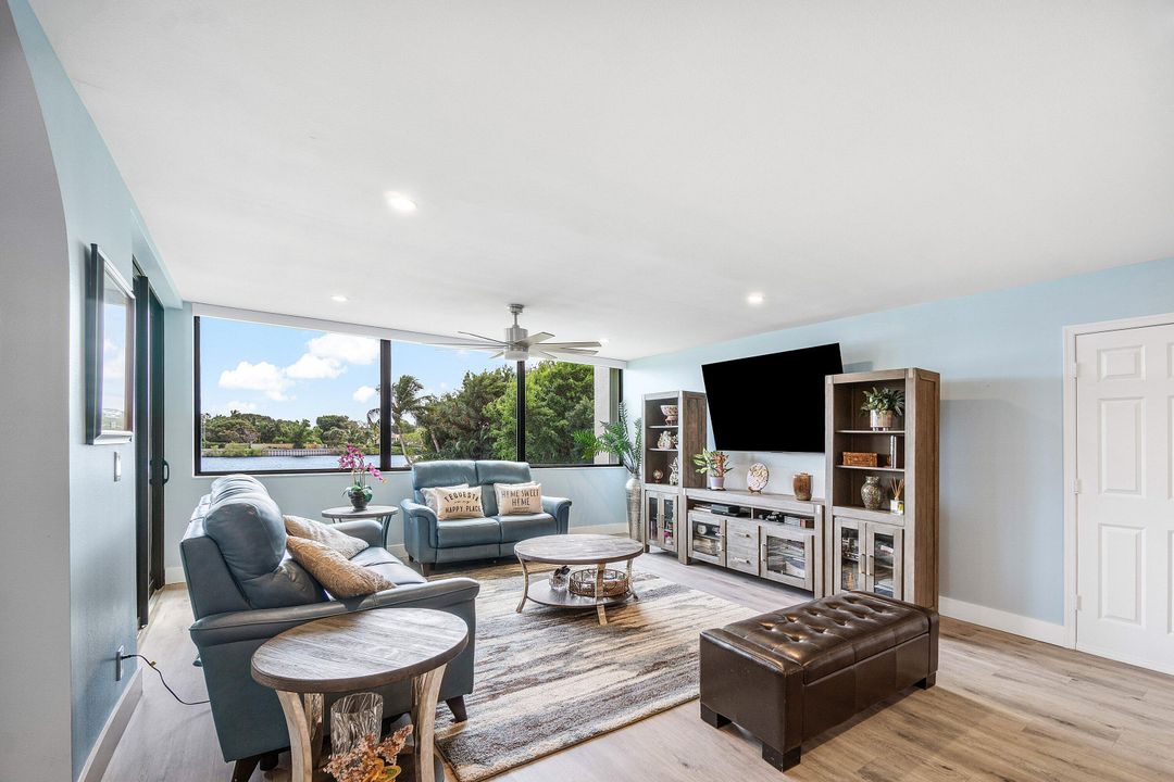 Activo con contrato: $835,000 (3 camas, 3 baños, 2368 Pies cuadrados)