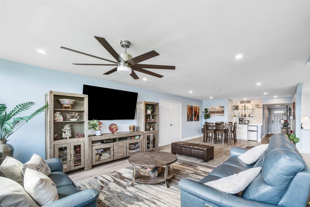 Activo con contrato: $835,000 (3 camas, 3 baños, 2368 Pies cuadrados)