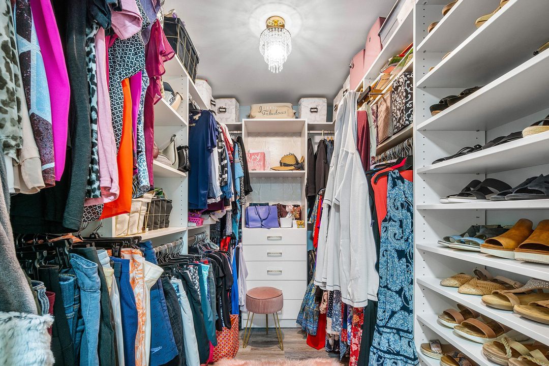 Activo con contrato: $835,000 (3 camas, 3 baños, 2368 Pies cuadrados)