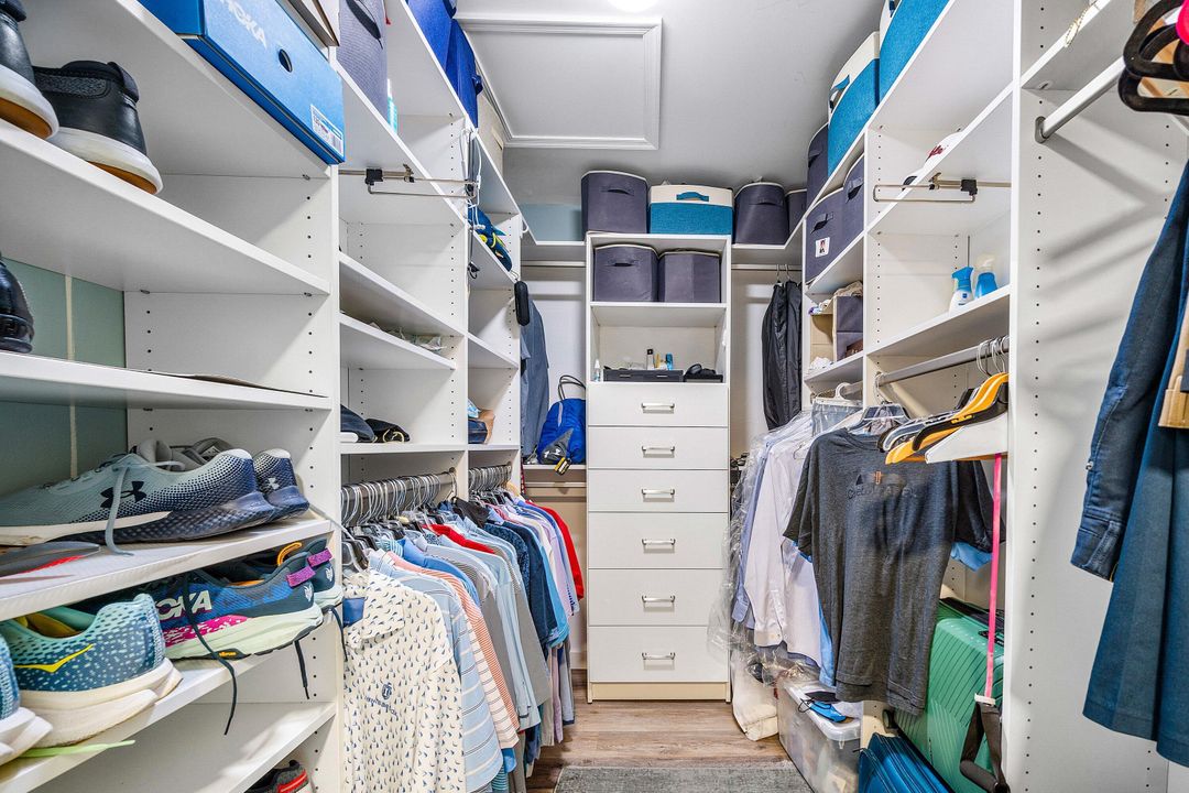 Activo con contrato: $835,000 (3 camas, 3 baños, 2368 Pies cuadrados)