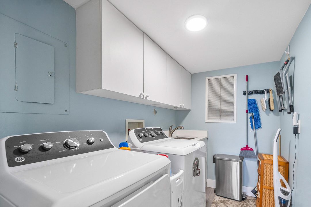 Activo con contrato: $835,000 (3 camas, 3 baños, 2368 Pies cuadrados)