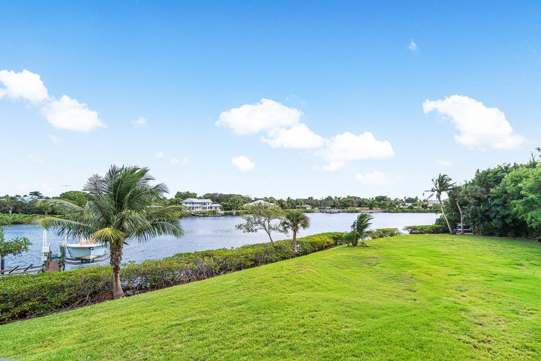 Activo con contrato: $835,000 (3 camas, 3 baños, 2368 Pies cuadrados)