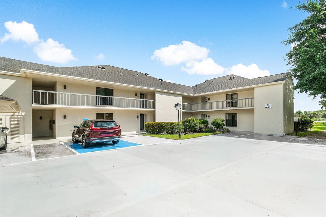 Activo con contrato: $835,000 (3 camas, 3 baños, 2368 Pies cuadrados)