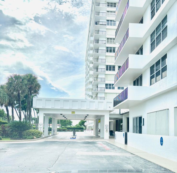 Active With Contract: $598,000 (2 beds, 2 baths, 1078 Square Feet)