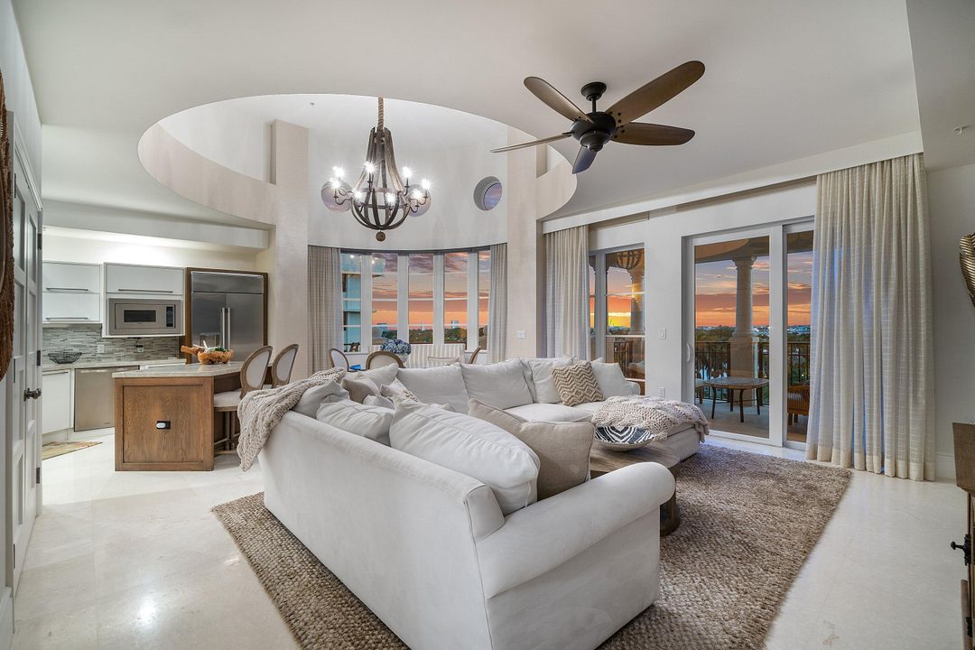 На продажу: $2,100,000 (3 спален, 2 ванн, 2210 Квадратных фут)