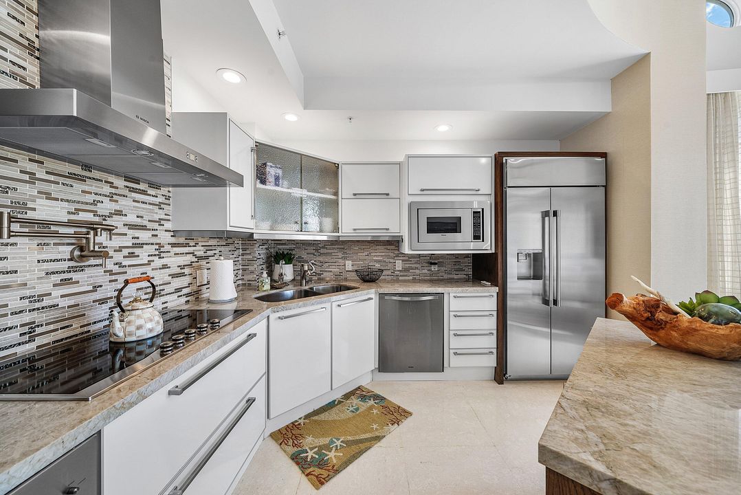 На продажу: $2,100,000 (3 спален, 2 ванн, 2210 Квадратных фут)