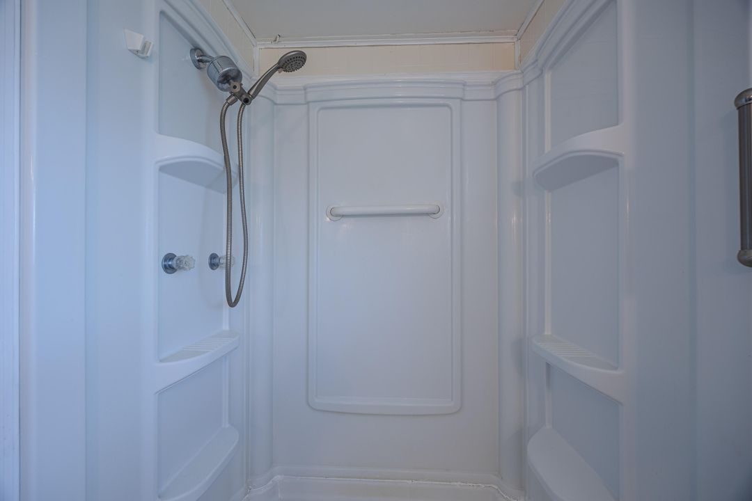 待售: $94,000 (2 贝兹, 2 浴室, 950 平方英尺)