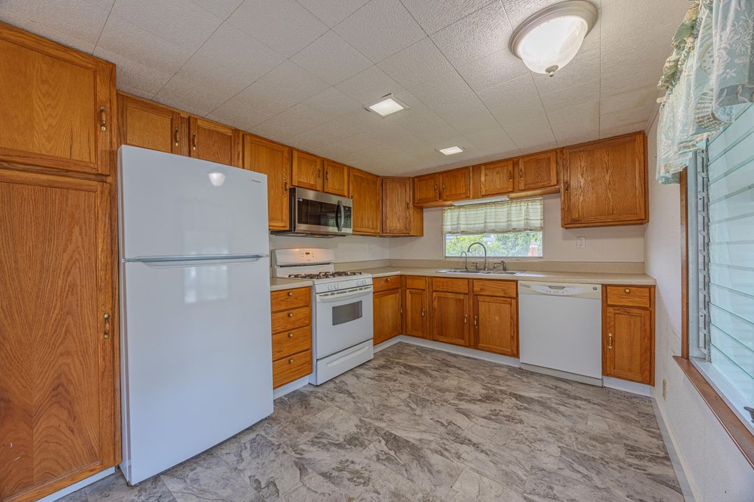 待售: $94,000 (2 贝兹, 2 浴室, 950 平方英尺)