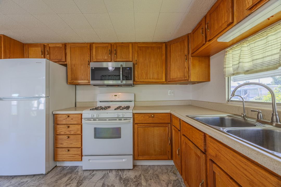 待售: $94,000 (2 贝兹, 2 浴室, 950 平方英尺)