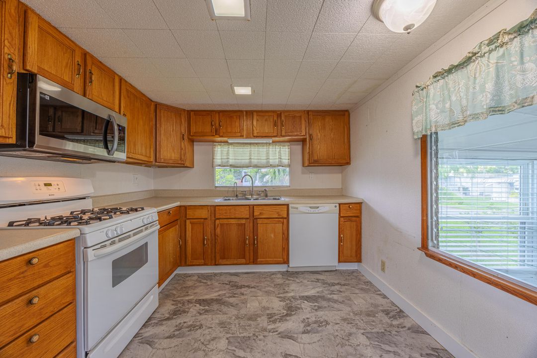 待售: $94,000 (2 贝兹, 2 浴室, 950 平方英尺)