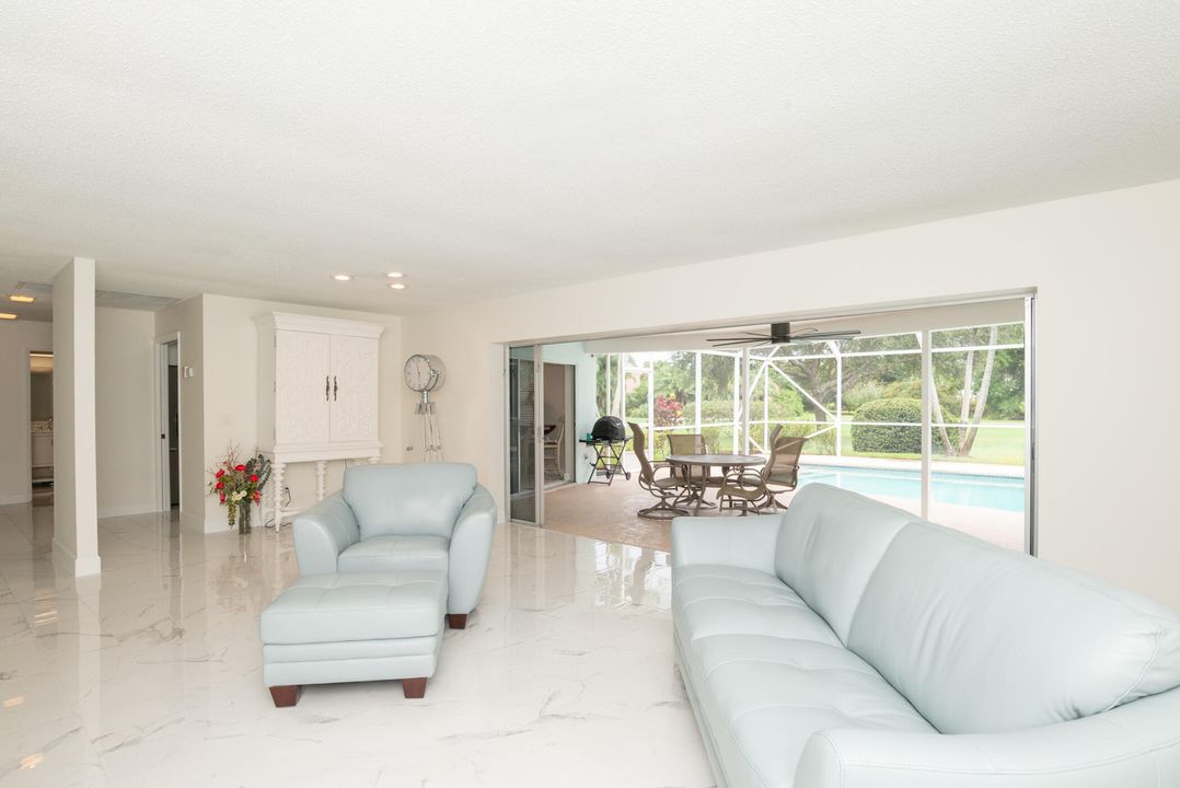 合同活跃: $625,000 (2 贝兹, 2 浴室, 1657 平方英尺)