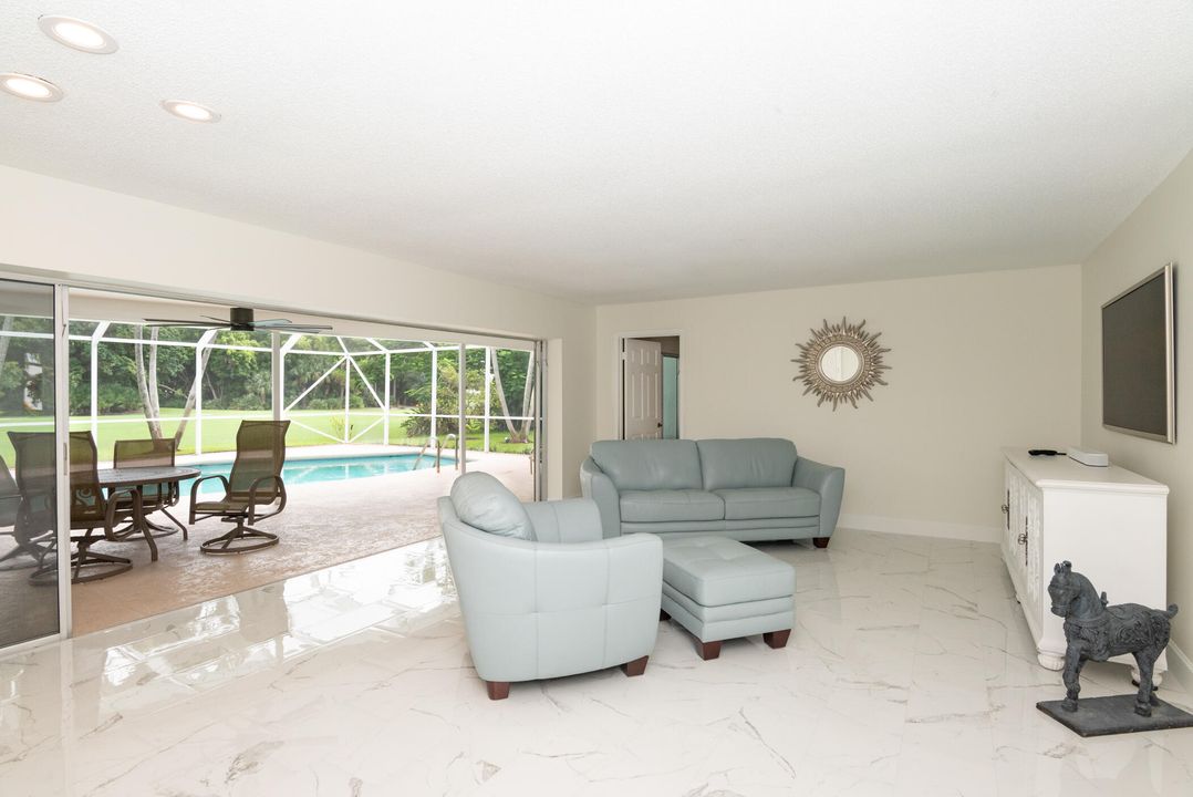 合同活跃: $625,000 (2 贝兹, 2 浴室, 1657 平方英尺)