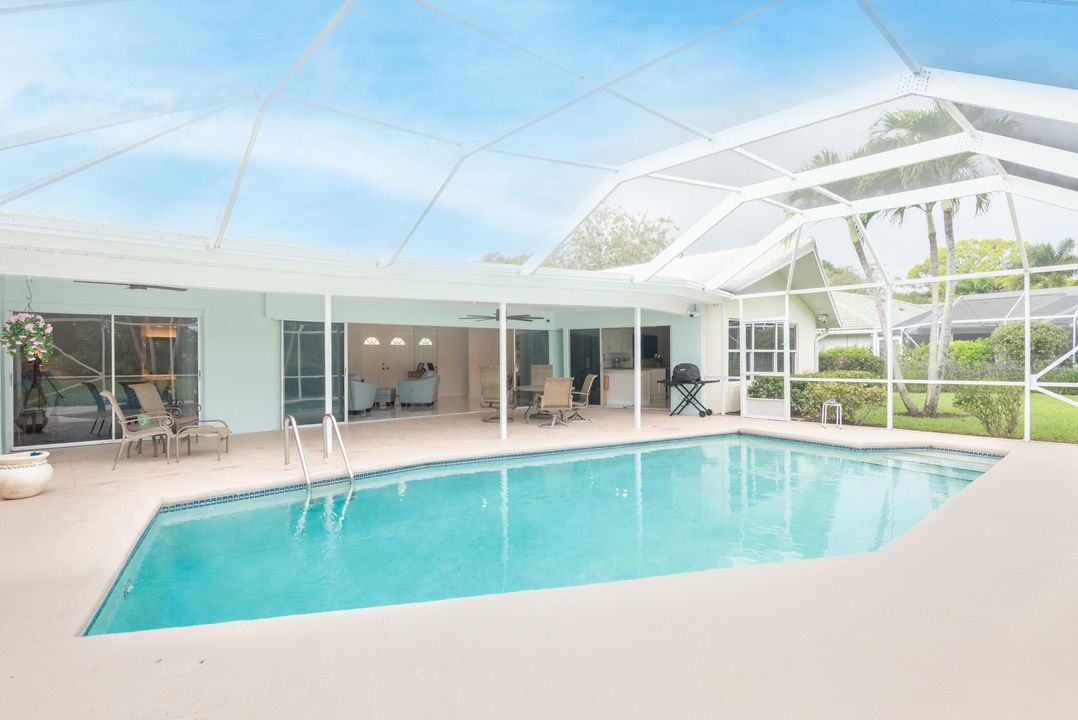 合同活跃: $625,000 (2 贝兹, 2 浴室, 1657 平方英尺)