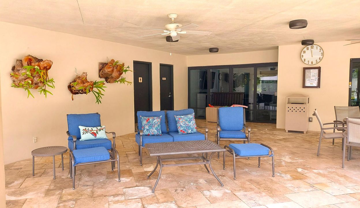 Activo con contrato: $835,000 (3 camas, 3 baños, 2368 Pies cuadrados)