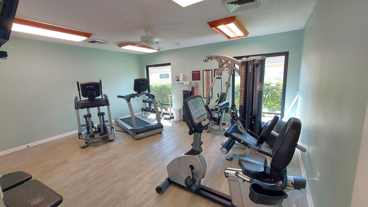 Activo con contrato: $835,000 (3 camas, 3 baños, 2368 Pies cuadrados)