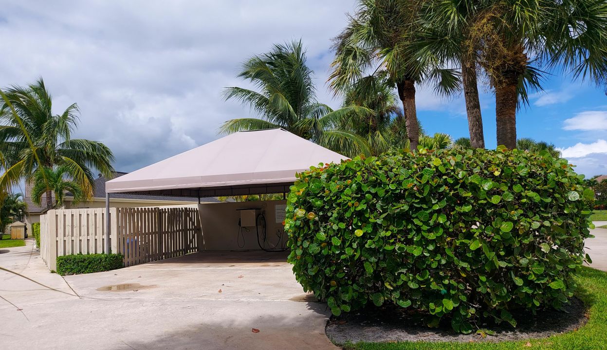 Activo con contrato: $835,000 (3 camas, 3 baños, 2368 Pies cuadrados)