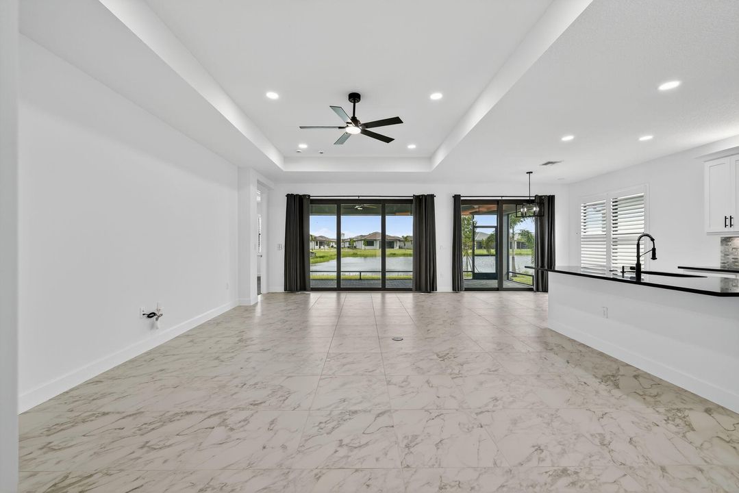 Activo con contrato: $3,400 (3 camas, 2 baños, 2102 Pies cuadrados)