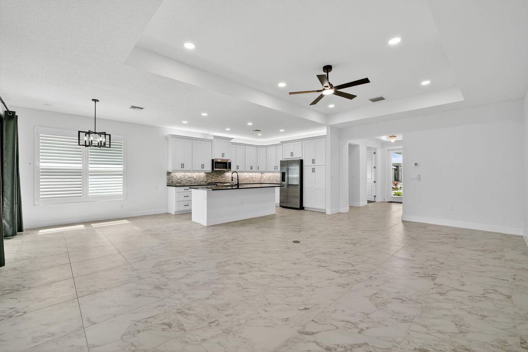 Activo con contrato: $3,400 (3 camas, 2 baños, 2102 Pies cuadrados)