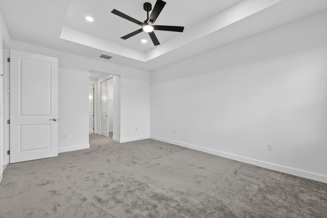 Activo con contrato: $3,400 (3 camas, 2 baños, 2102 Pies cuadrados)