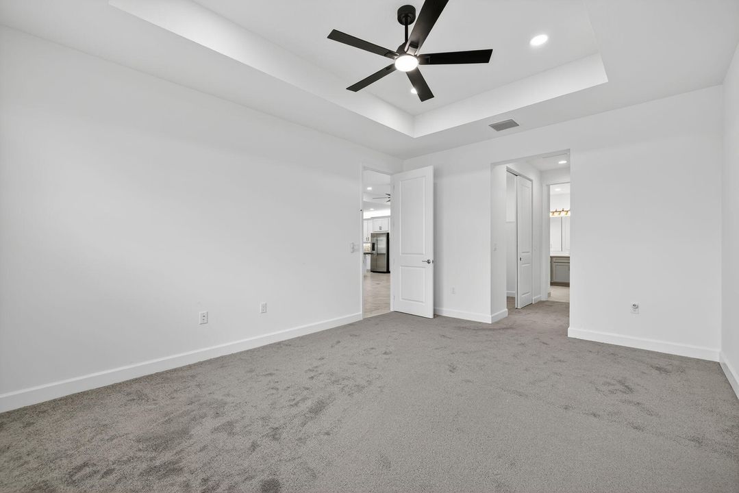 Activo con contrato: $3,400 (3 camas, 2 baños, 2102 Pies cuadrados)