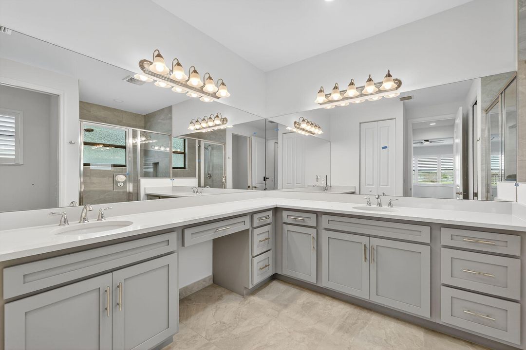 Activo con contrato: $3,400 (3 camas, 2 baños, 2102 Pies cuadrados)