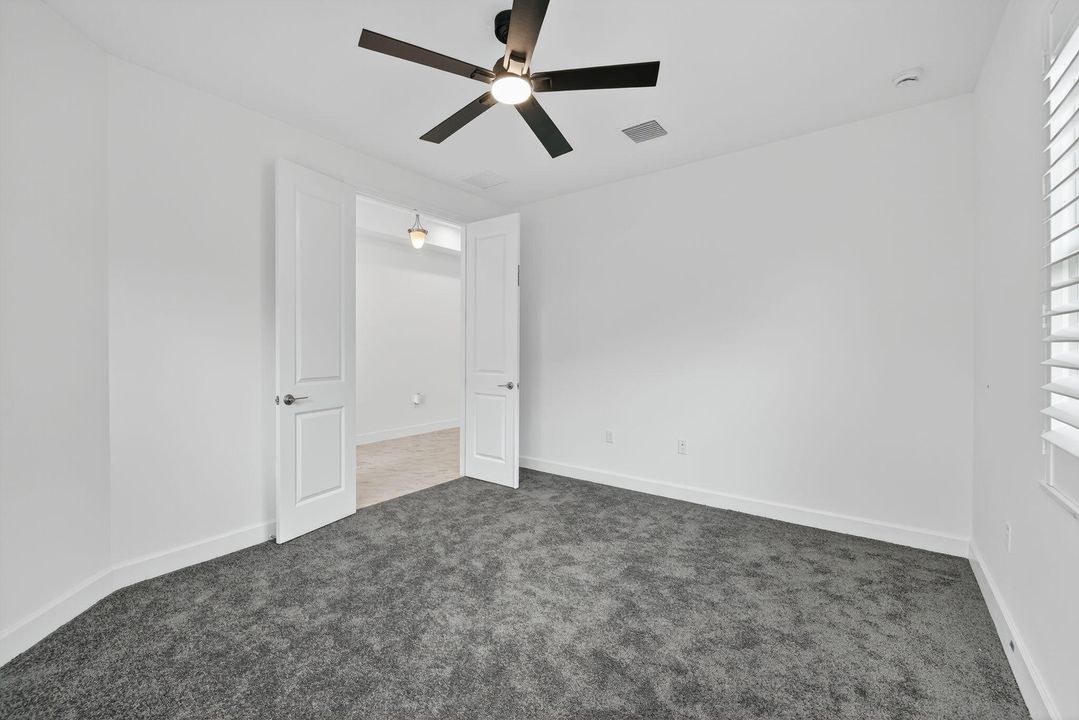 Activo con contrato: $3,400 (3 camas, 2 baños, 2102 Pies cuadrados)