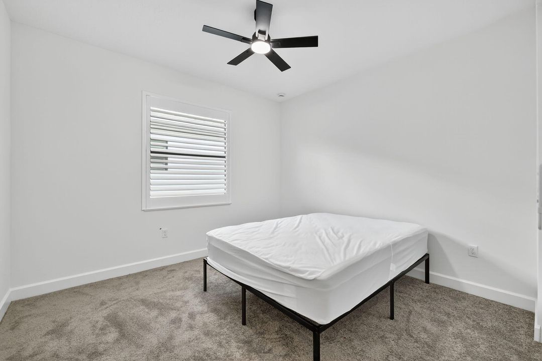 Activo con contrato: $3,400 (3 camas, 2 baños, 2102 Pies cuadrados)