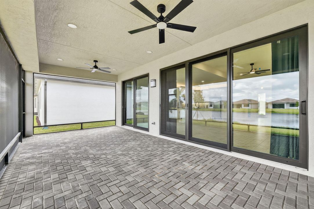 Activo con contrato: $3,400 (3 camas, 2 baños, 2102 Pies cuadrados)