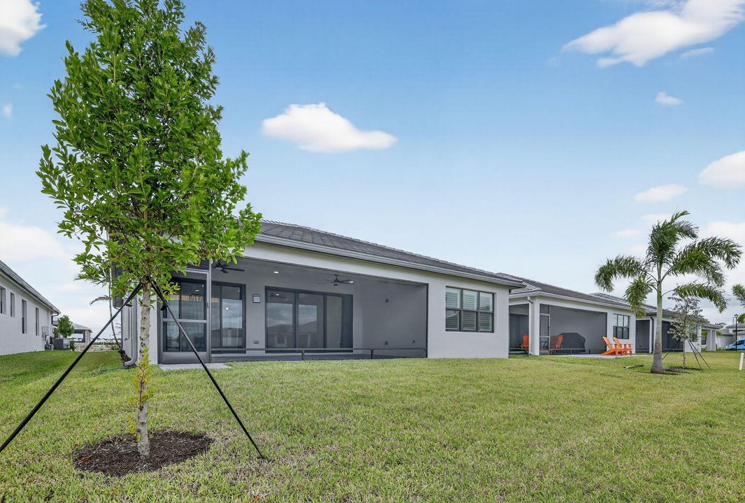 Activo con contrato: $3,400 (3 camas, 2 baños, 2102 Pies cuadrados)