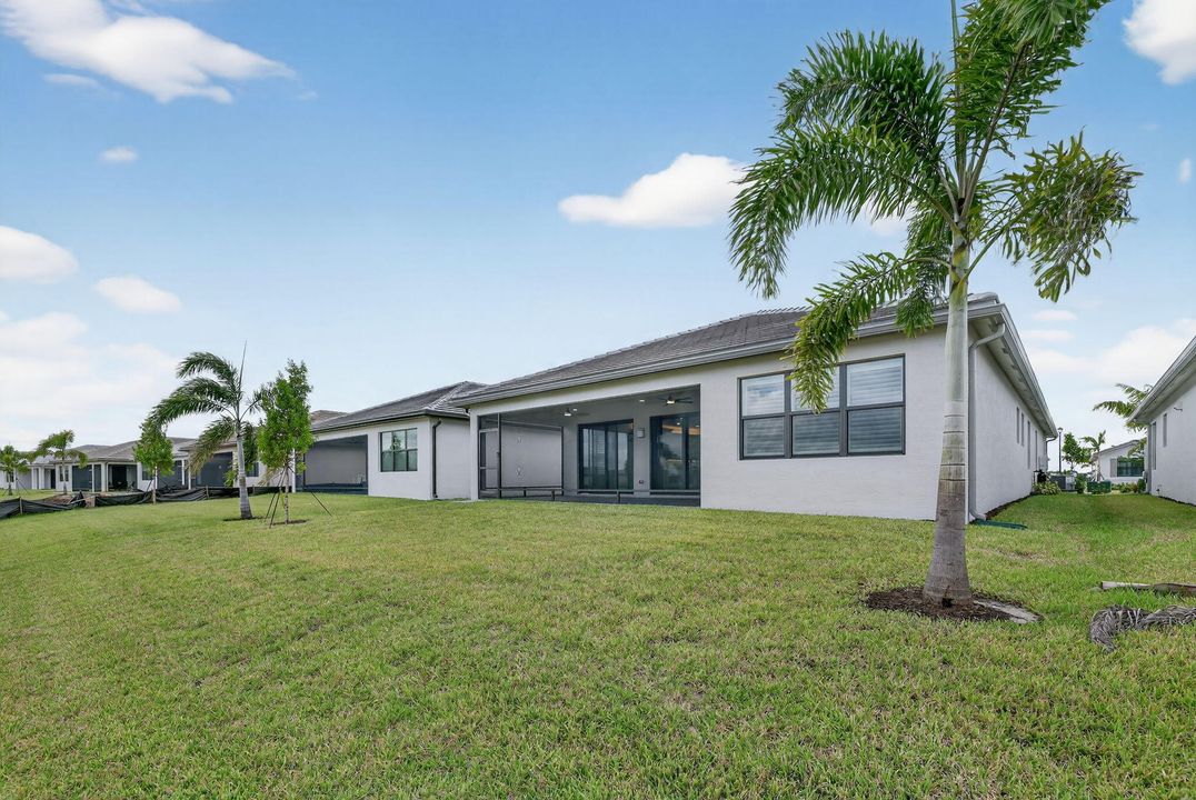 Activo con contrato: $3,400 (3 camas, 2 baños, 2102 Pies cuadrados)