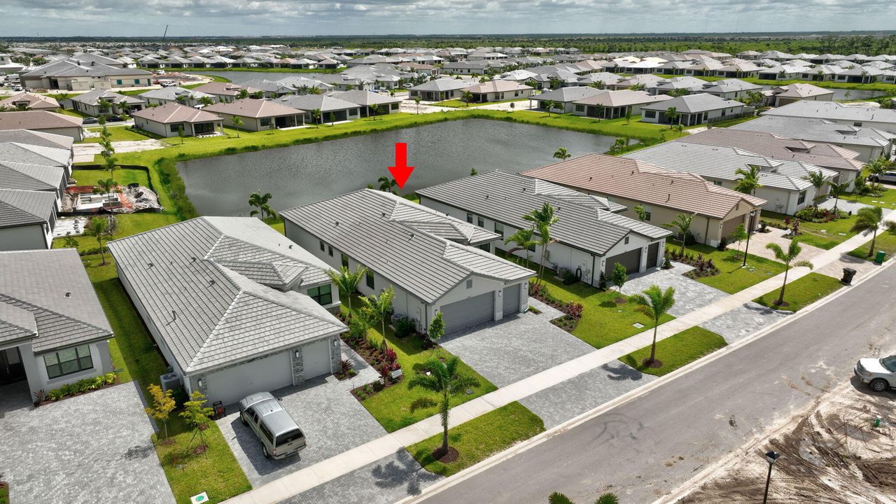 Activo con contrato: $3,400 (3 camas, 2 baños, 2102 Pies cuadrados)