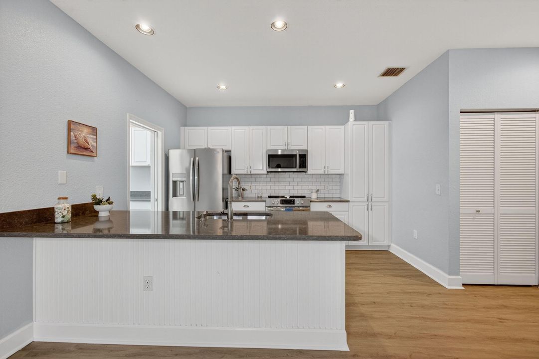 Activo con contrato: $1,800 (2 camas, 2 baños, 1330 Pies cuadrados)