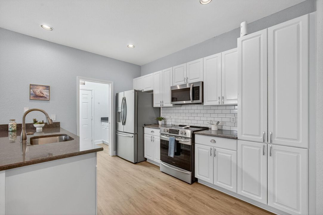 Activo con contrato: $1,800 (2 camas, 2 baños, 1330 Pies cuadrados)