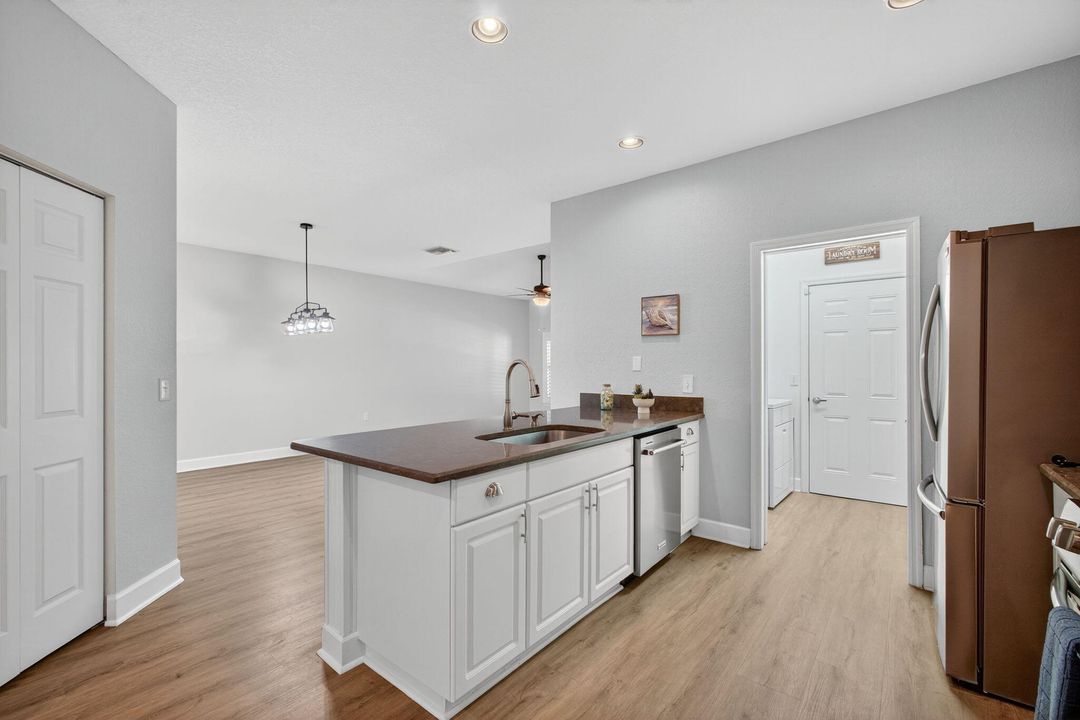 Activo con contrato: $1,800 (2 camas, 2 baños, 1330 Pies cuadrados)