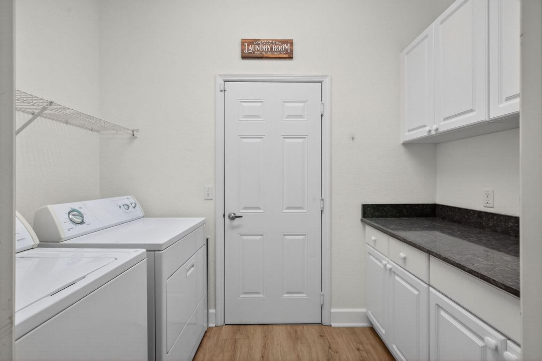 Activo con contrato: $1,800 (2 camas, 2 baños, 1330 Pies cuadrados)