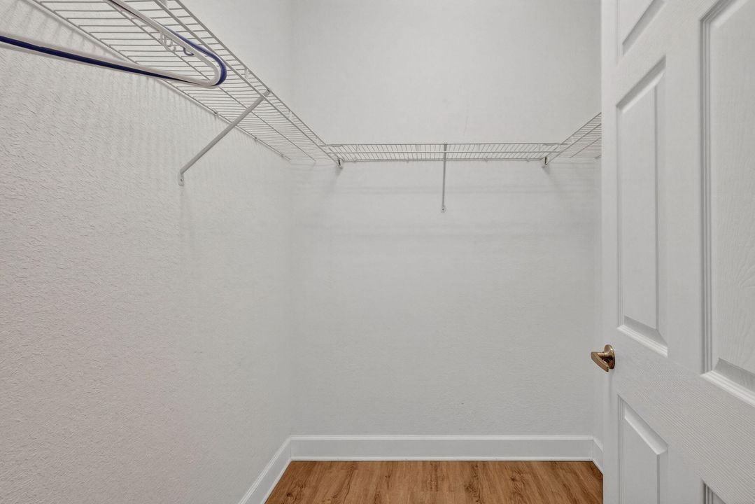 Activo con contrato: $1,800 (2 camas, 2 baños, 1330 Pies cuadrados)