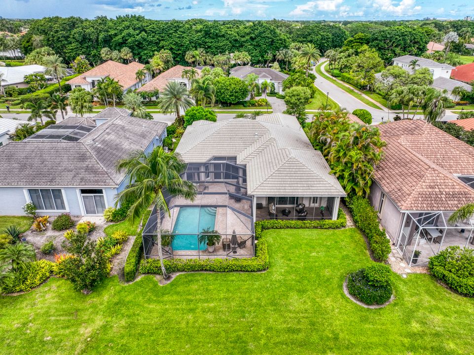 合同活跃: $2,400,000 (3 贝兹, 3 浴室, 3055 平方英尺)