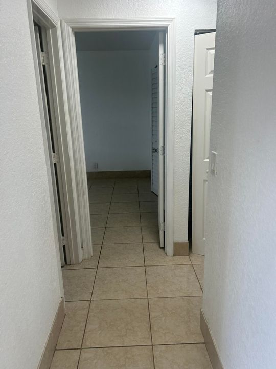 合同活跃: $2,000 (2 贝兹, 1 浴室, 990 平方英尺)