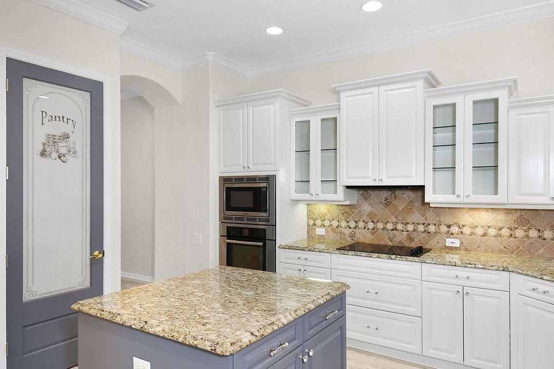 En Venta: $1,490,000 (5 camas, 3 baños, 4089 Pies cuadrados)