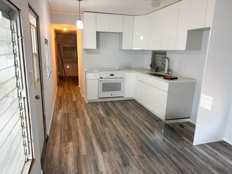 На продажу: $290,000 (1 спален, 1 ванн, 320 Квадратных фут)