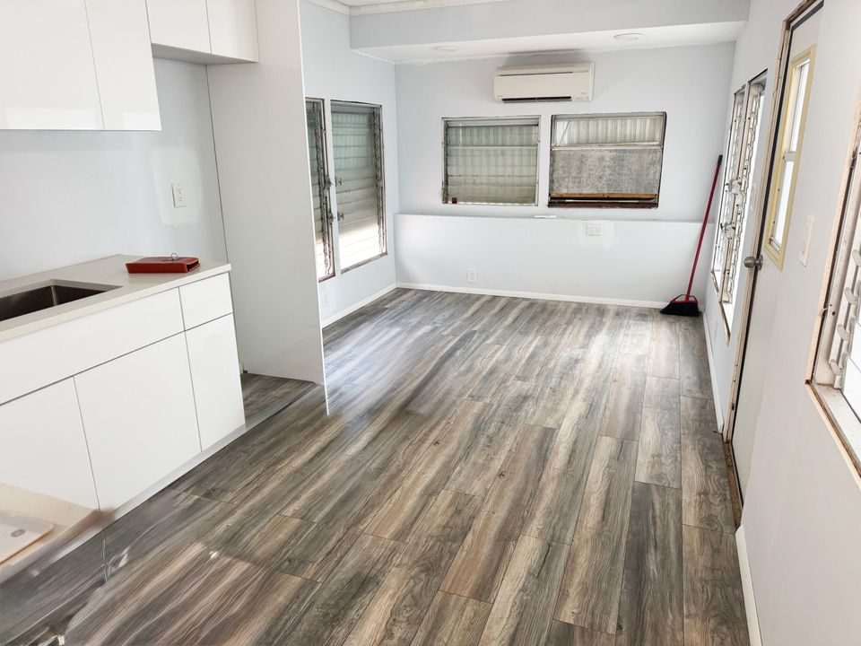 На продажу: $290,000 (1 спален, 1 ванн, 320 Квадратных фут)